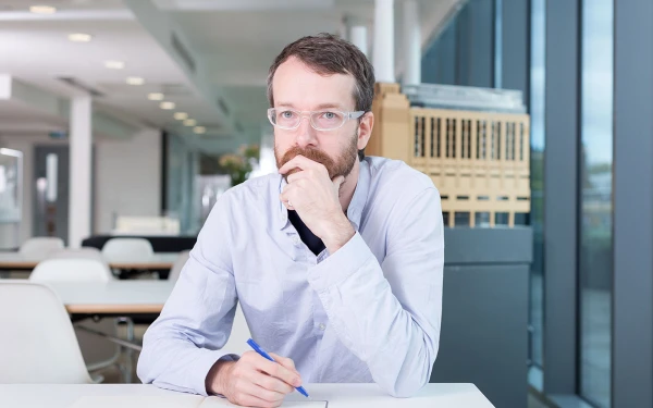 portrait of associate frederic andre