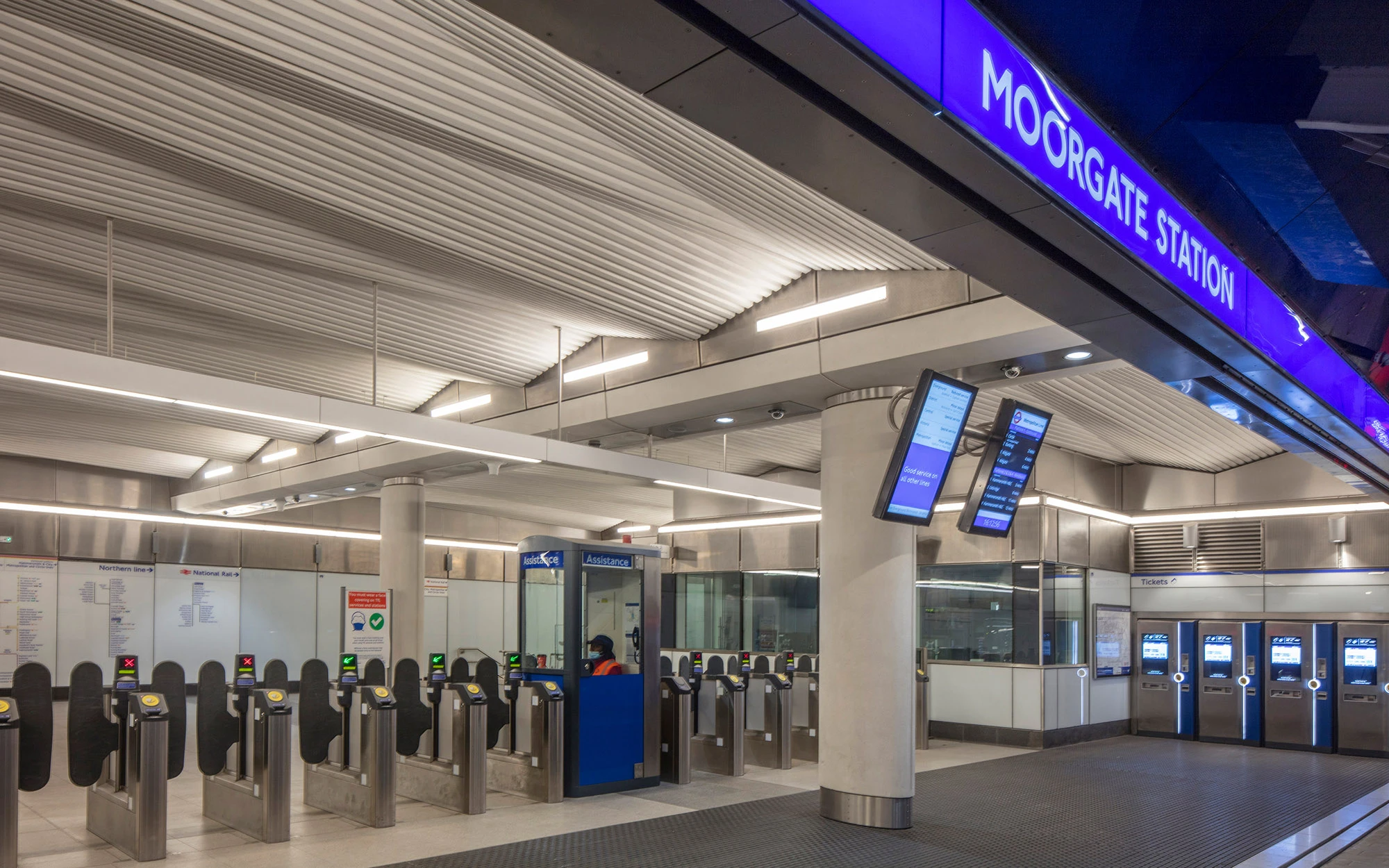Moorgate station entrance below 21 Moorfields