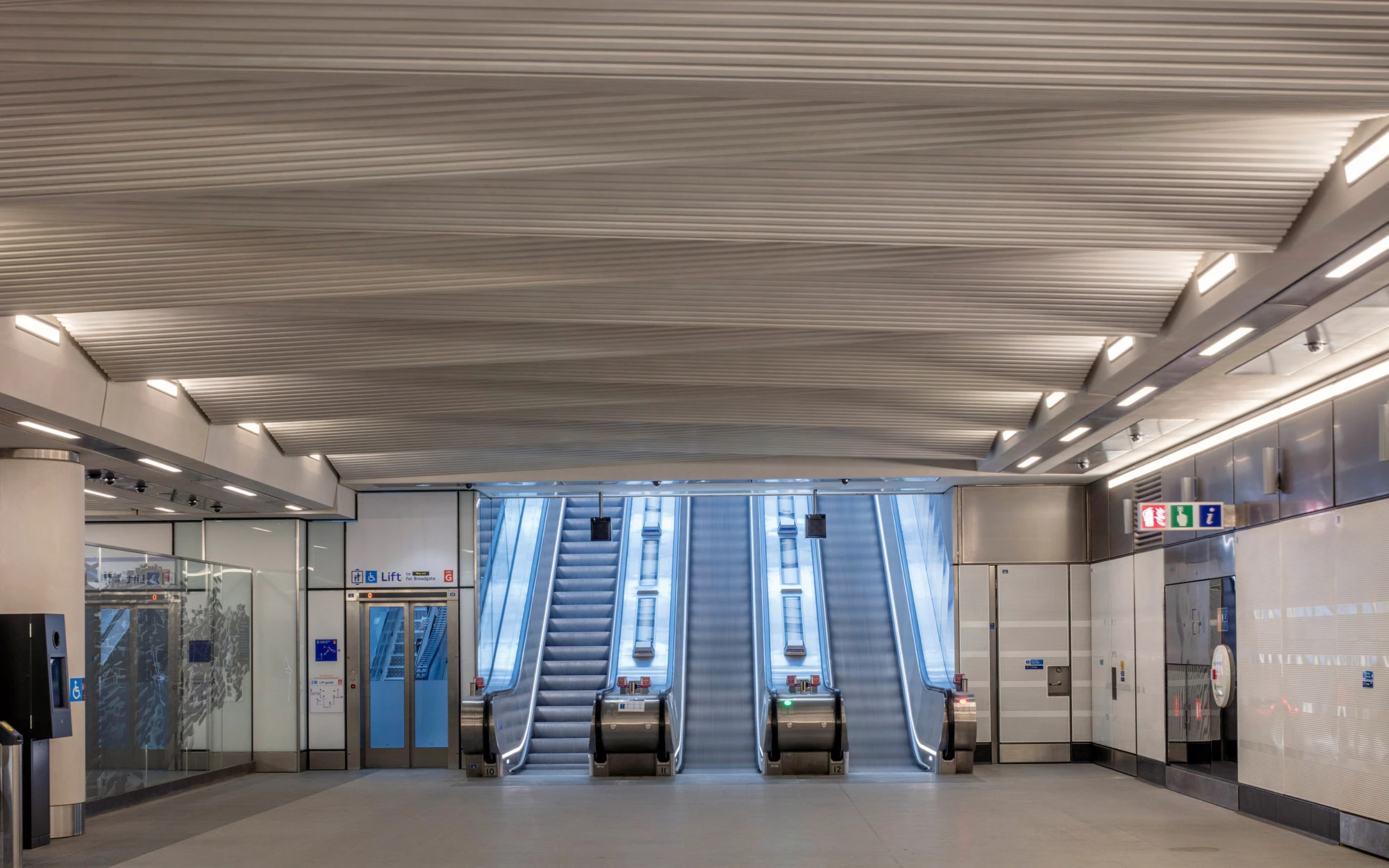 Interior ticket hall Liverpool Street Station