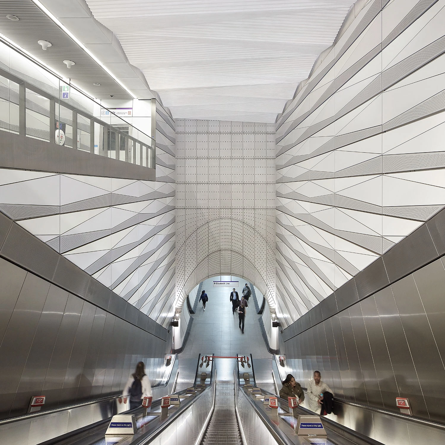 Interior of Liverpool Street Station Elizabeth Line