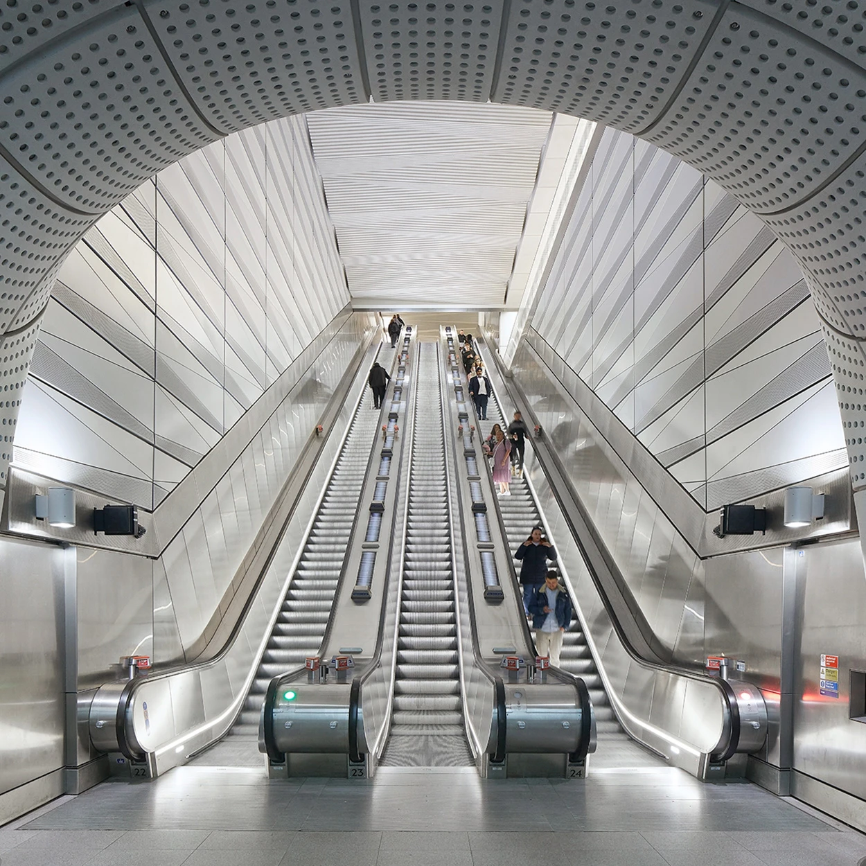 Interior of Liverpool Street Station Elizabeth Line